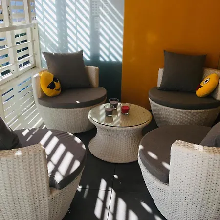 A Terrasse Ensoleillee & Parking A La Gare Du Sud