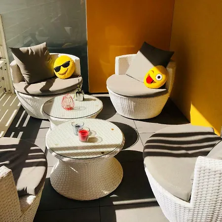 A Terrasse Ensoleillee & Parking A La Gare Du Sud *