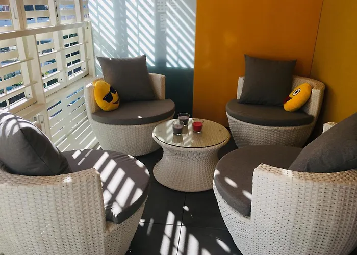 A Terrasse Ensoleillee & Parking A La Gare Du Sud